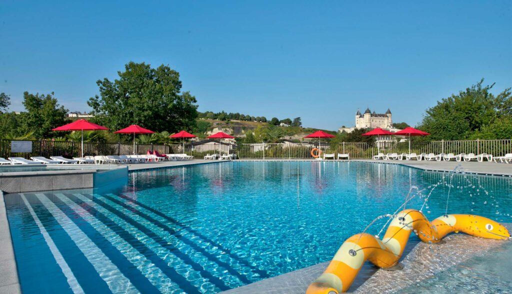 camping piscine proche chateaui