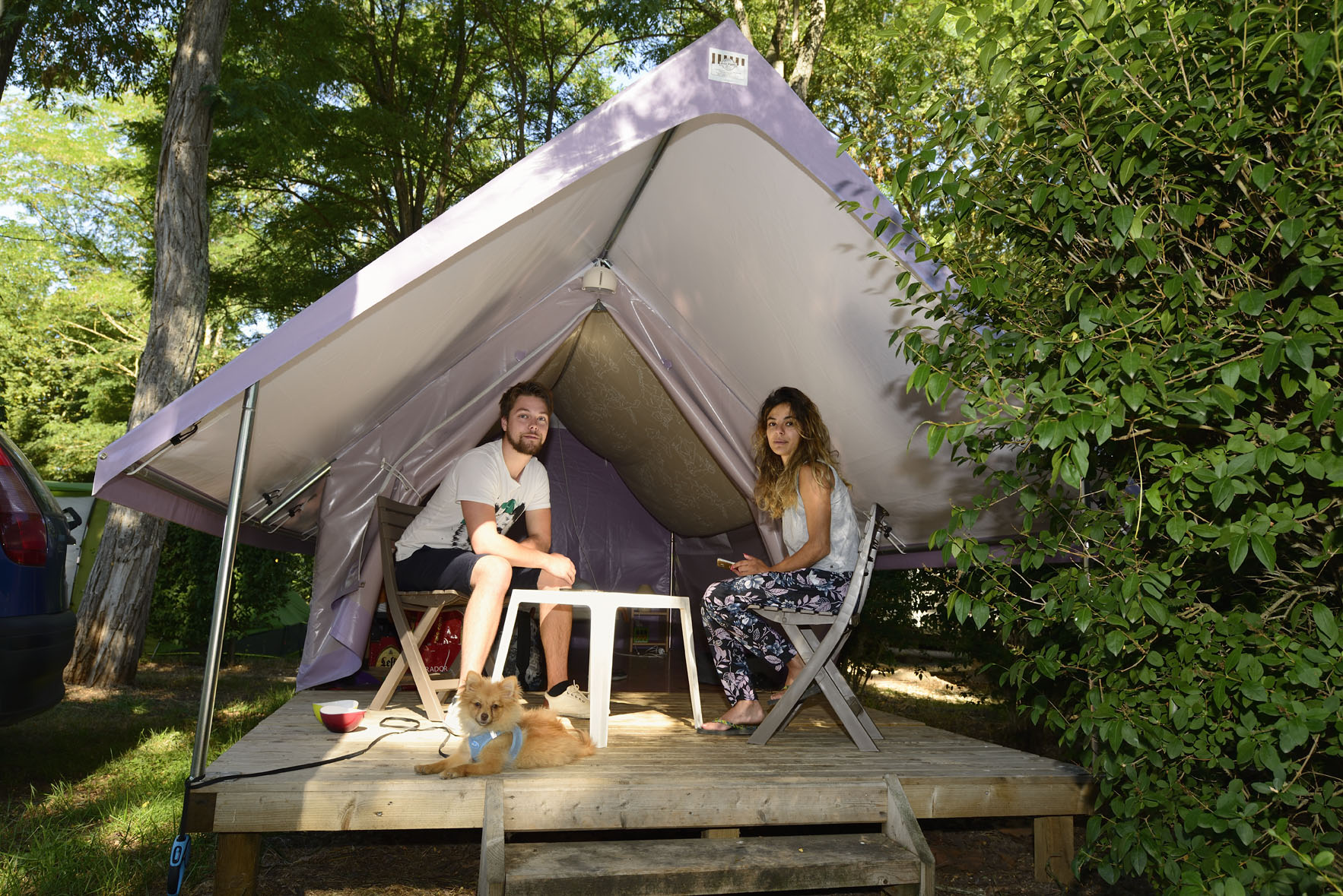 Tente treck : emplacement équipé d’une canadienne toilée 1 chambre + terrasse